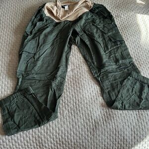 Women’s Motherhood maternity cargo joggers. Size L. Like new!